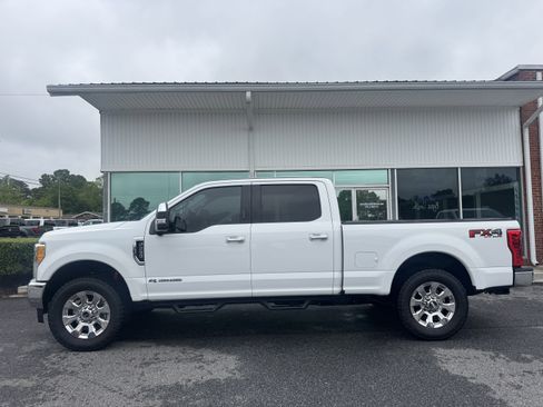 Used 2017 Ford F250 Lariat w/ Chrome Package AWD/4WD image 1