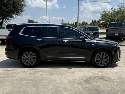 Used 2020 Cadillac XT6 Premium Luxury FWD image 3
