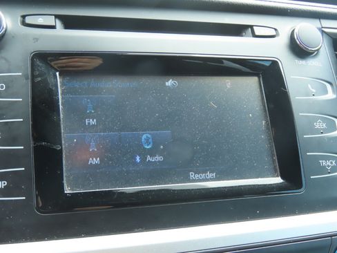 Used 2019 Toyota Highlander LE FWD image 29