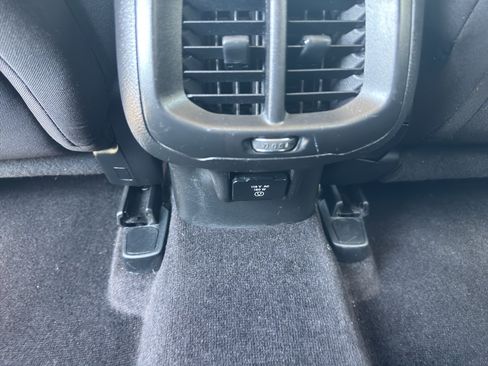 Used 2017 Jeep Cherokee Latitude FWD image 16