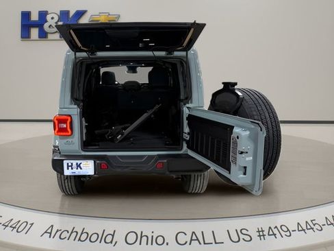 Used 2024 Jeep Wrangler Unlimited Sahara w/ Technology Group AWD/4WD image 11