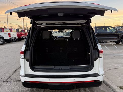 Used 2023 Lincoln Navigator Reserve image 14