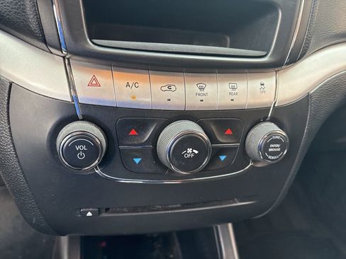 Used 2019 Dodge Journey SE image 6