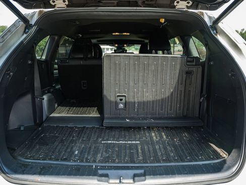 Used 2021 Toyota Highlander XSE AWD/4WD image 9
