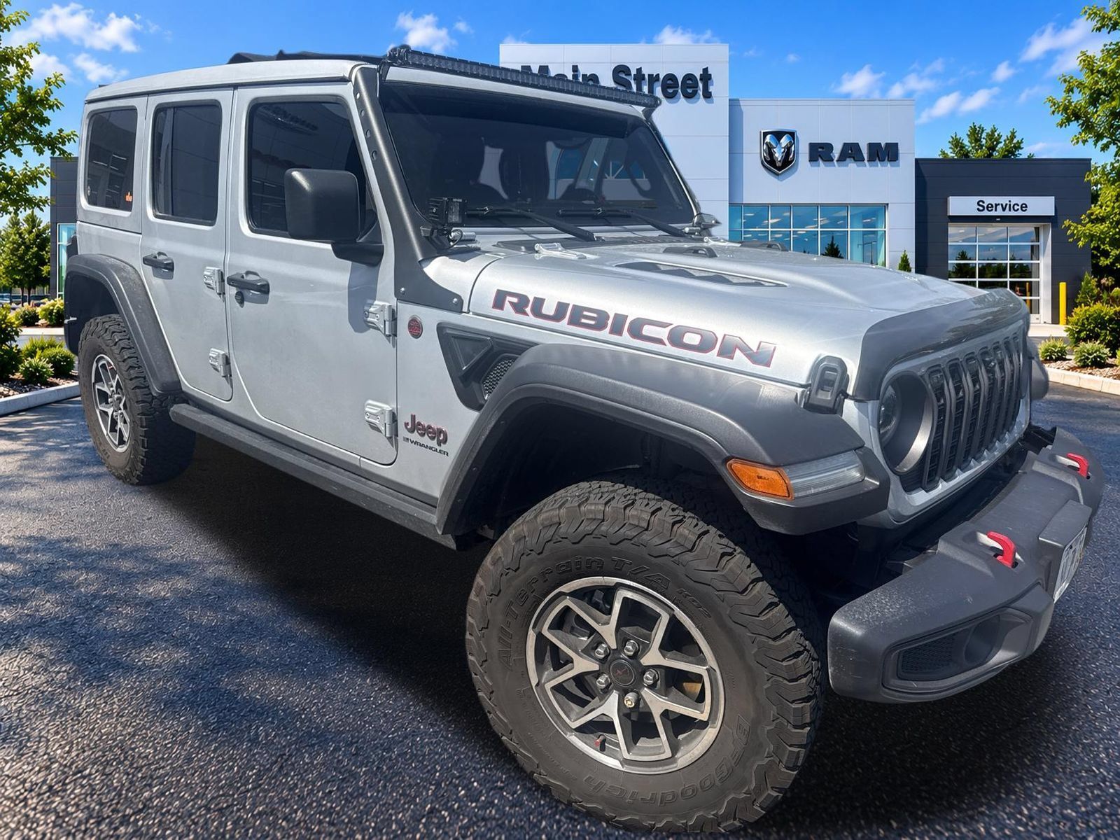 Used 2024 Jeep Wrangler Unlimited Rubicon w/ Technology Group AWD/4WD image 2