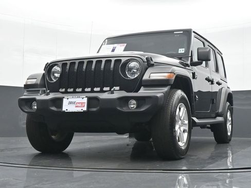 Used 2021 Jeep Wrangler Unlimited Sport image 16