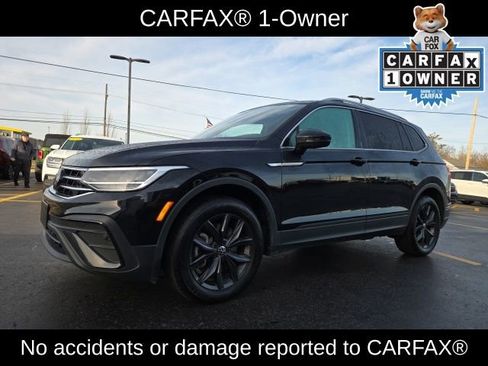 Used 2024 Volkswagen Tiguan SE w/ Panoramic Sunroof Package image 3