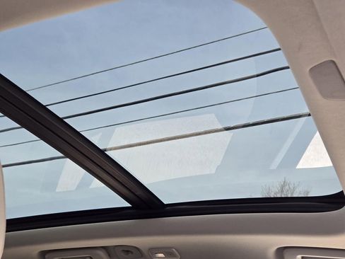 Used 2023 Volvo XC90 B6 Plus image 9