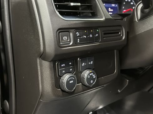 Used 2021 Chevrolet Suburban Z71 AWD/4WD image 21