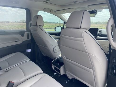 New 2026 Honda Odyssey Touring image 17