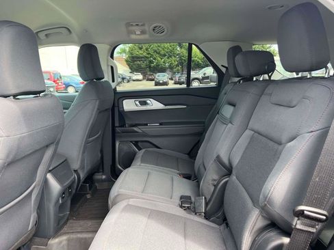 Used 2026 Ford Explorer Active AWD/4WD image 16