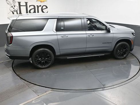 New 2025 Chevrolet Suburban Premier image 18