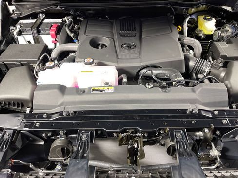 New 2026 Toyota Tundra SR5 AWD/4WD image 9