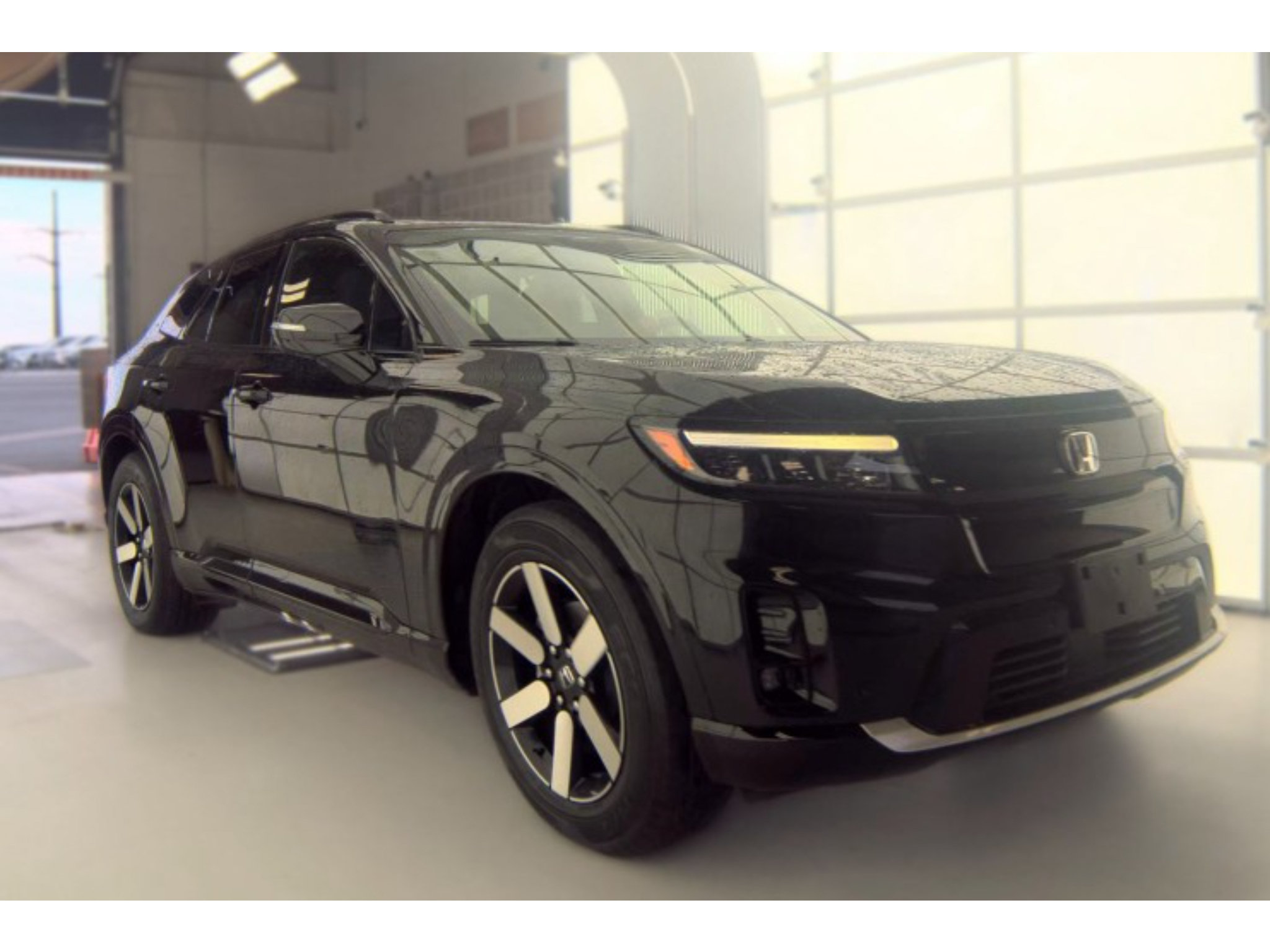 Used 2025 Honda Prologue Touring image 4