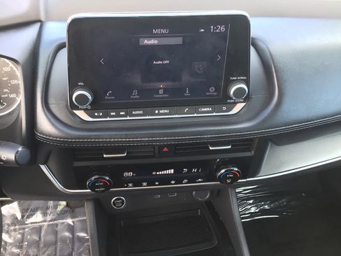 Used 2023 Nissan Rogue SV image 12