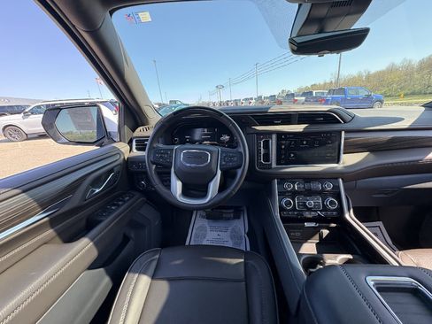 Used 2024 GMC Yukon Denali w/ Denali Reserve Package AWD/4WD image 24