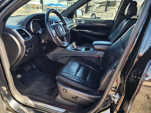 Used 2018 Jeep Grand Cherokee Limited w/ Luxury Group II RWD image 16