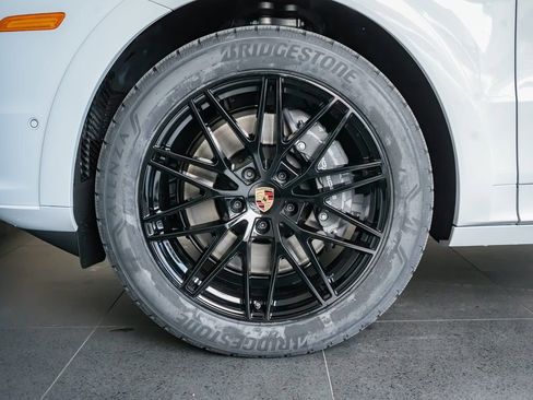 New 2026 Porsche Cayenne Coupe AWD/4WD image 11