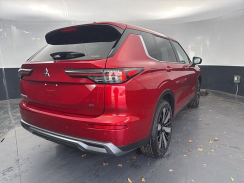 New 2025 Mitsubishi Outlander SE image 3