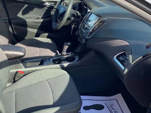Used 2018 Chevrolet Cruze LT FWD image 23