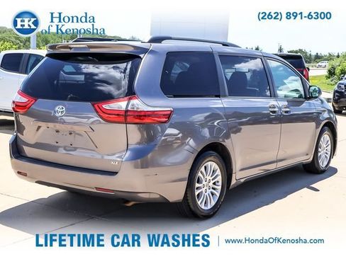 Used 2015 Toyota Sienna XLE FWD image 5