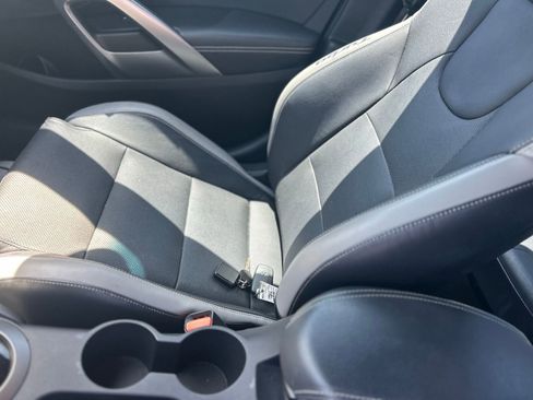 Used 2016 Hyundai Veloster Turbo FWD image 22