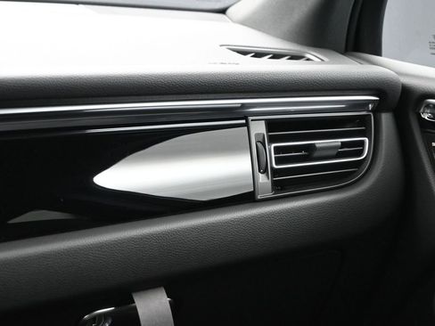 New 2026 Porsche Macan image 23