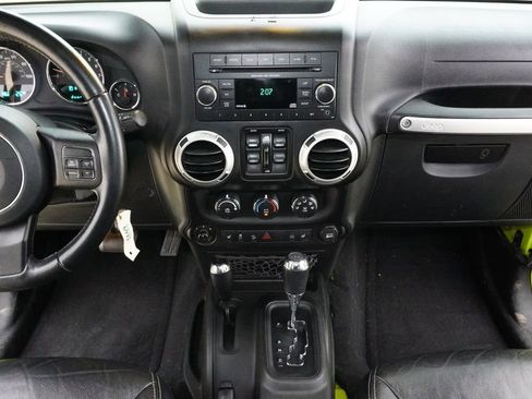 Used 2016 Jeep Wrangler Unlimited Rubicon AWD/4WD image 16