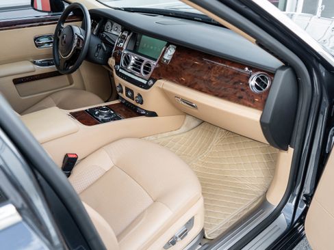 Used 2014 Rolls-Royce Ghost image 28