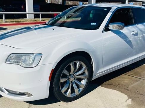 Used 2021 Chrysler 300 Touring L image 7
