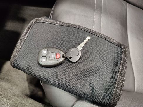 Used 2007 Pontiac Solstice Convertible w/ Premium Package image 33