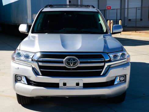Used 2017 Toyota Land Cruiser image 24