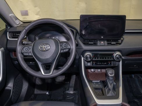 Used 2023 Toyota RAV4 Limited image 7
