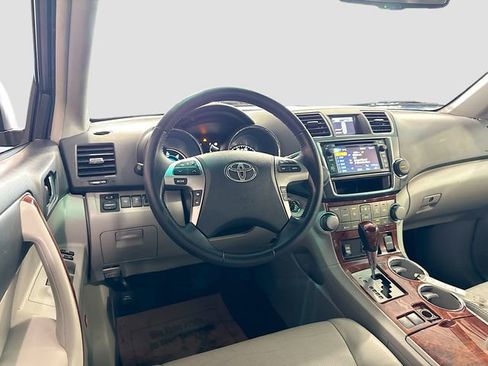 Used 2013 Toyota Highlander Limited image 24