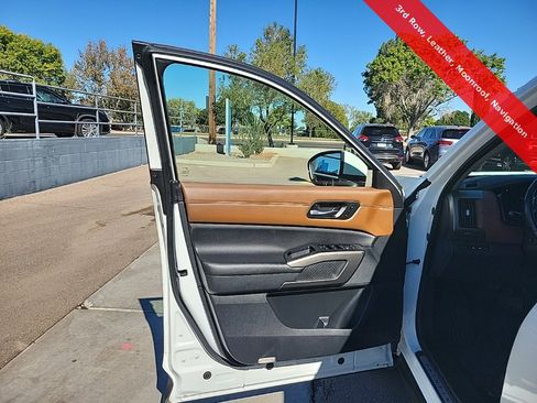 Used 2022 Nissan Pathfinder Platinum w/ Cargo Package image 11