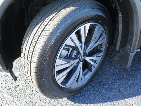 Used 2023 Nissan Rogue SV image 18