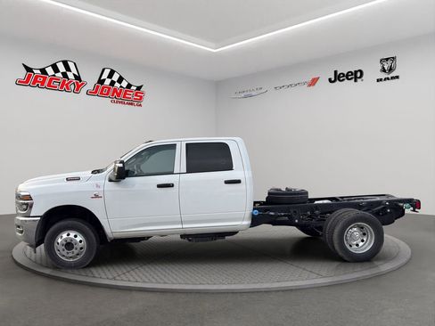 Used 2025 RAM 3500 Tradesman w/ Chrome Appearance Group image 2