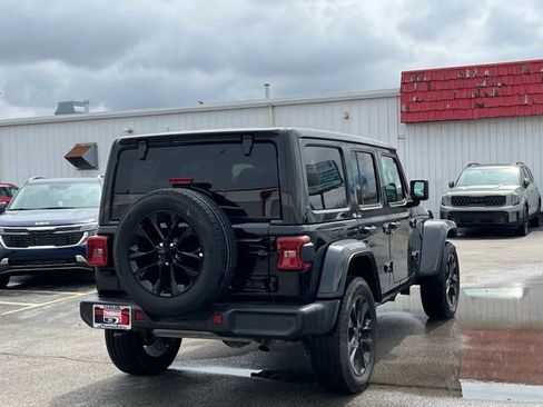 Used 2025 Jeep Wrangler Unlimited Sahara w/ Safety Group AWD/4WD image 13