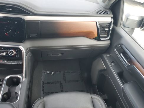 Used 2024 GMC Sierra 2500 Denali w/ Denali Reserve Package image 17