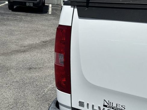 Used 2011 Chevrolet Silverado 1500 W/T RWD image 18