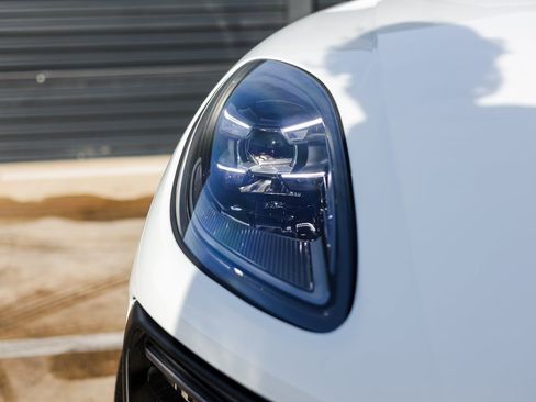 Certified 2022 Porsche Macan GTS image 13