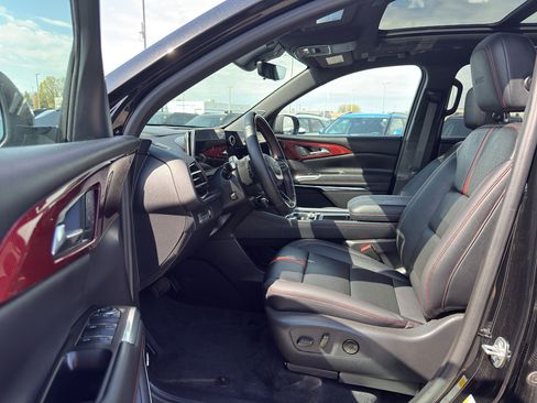Used 2024 Chevrolet Traverse RS w/ LPO, Floor Liner Package AWD/4WD image 12