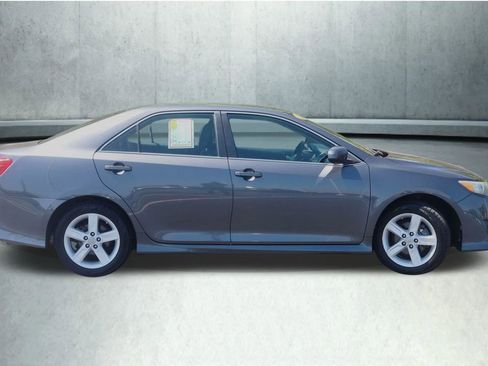 Used 2013 Toyota Camry SE FWD image 12