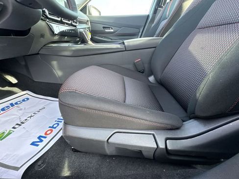 New 2026 Nissan Sentra SR w/ Floor Mat Package image 12