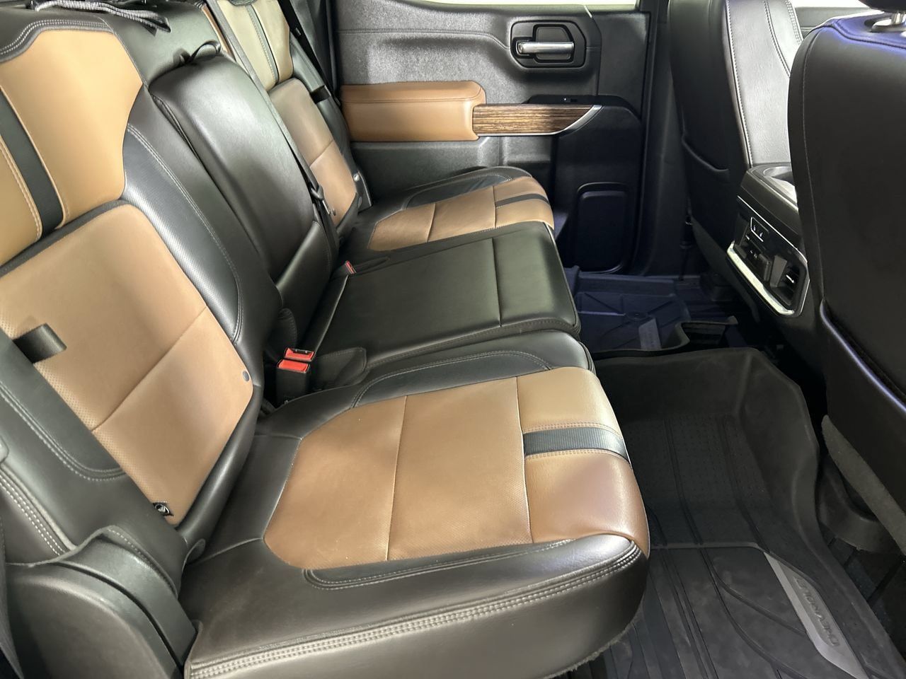 Used 2019 Chevrolet Silverado 1500 High Country w/ Technology Package AWD/4WD image 26