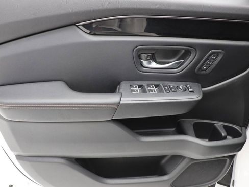 Used 2024 Honda Pilot TrailSport image 18