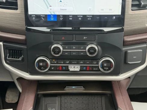 Used 2023 Ford Expedition Limited AWD/4WD image 24