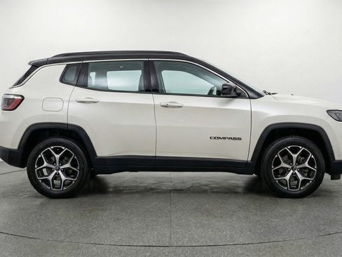 Used 2025 Jeep Compass Limited AWD/4WD image 11