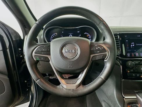 Used 2019 Jeep Grand Cherokee Laredo RWD image 16