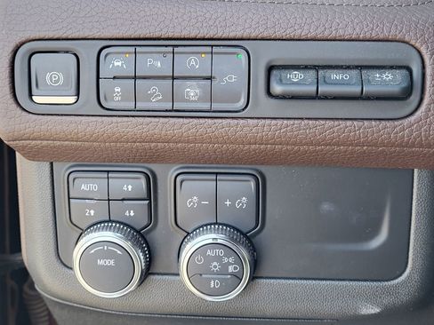 Used 2022 GMC Yukon XL Denali image 19